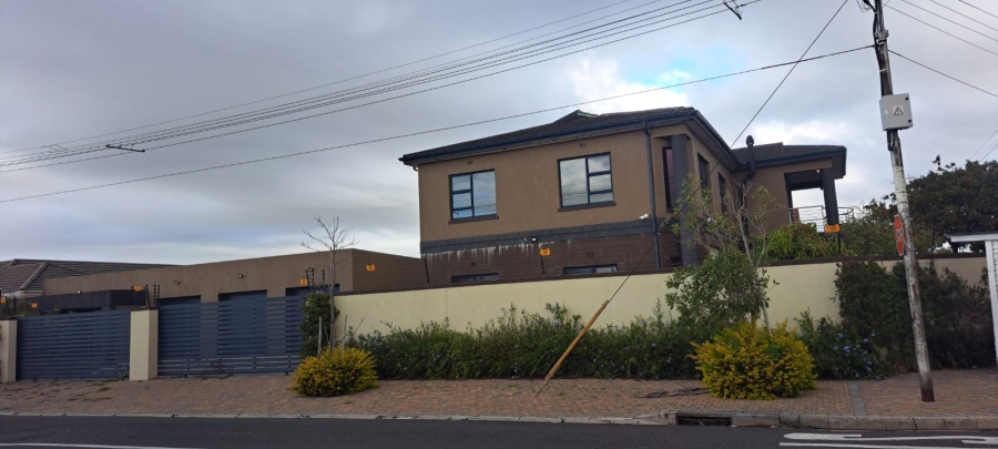 4 Bedroom Property for Sale in Rondebosch East Western Cape